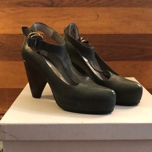 Mike & Chris leather T-strap platform heels with buckle. Made in Italy Size 36